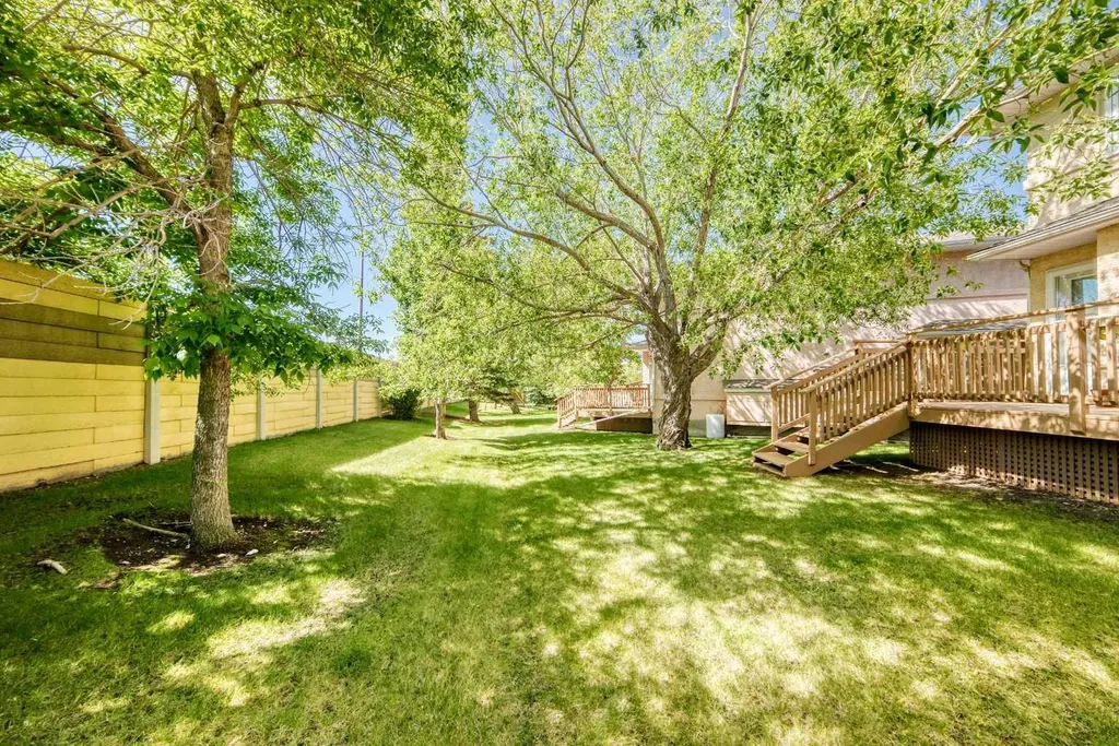 238 Scenic Acres Terrace NW Calgary AB T3L 1Y4