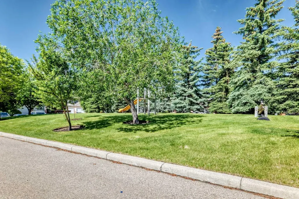 238 Scenic Acres Terrace NW Calgary AB T3L 1Y4