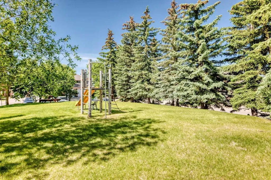 238 Scenic Acres Terrace NW Calgary AB T3L 1Y4