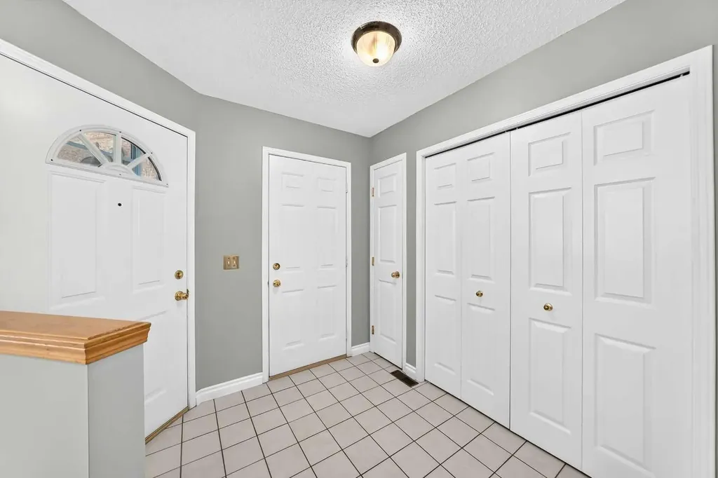 238 Scenic Acres Terrace NW Calgary AB T3L 1Y4