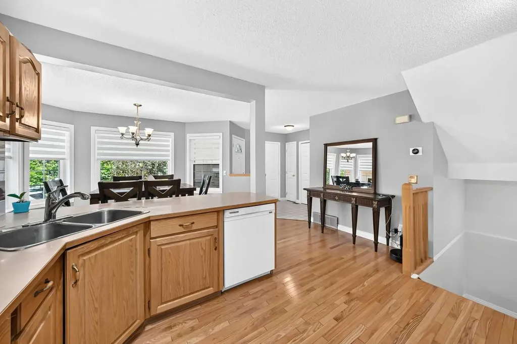 238 Scenic Acres Terrace NW Calgary AB T3L 1Y4
