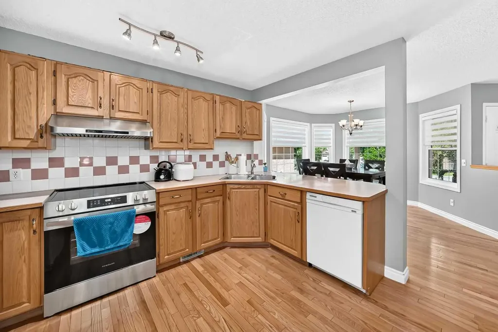 238 Scenic Acres Terrace NW Calgary AB T3L 1Y4