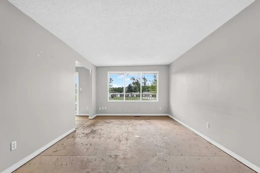 42 Huntford Close NE Calgary AB T2k 3Y6