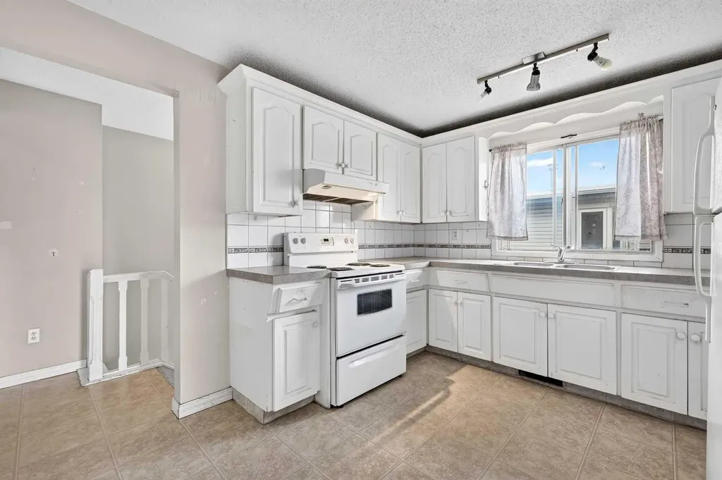 42 Huntford Close NE Calgary AB T2k 3Y6