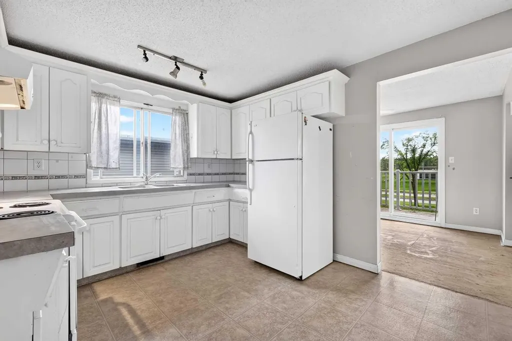 42 Huntford Close NE Calgary AB T2k 3Y6