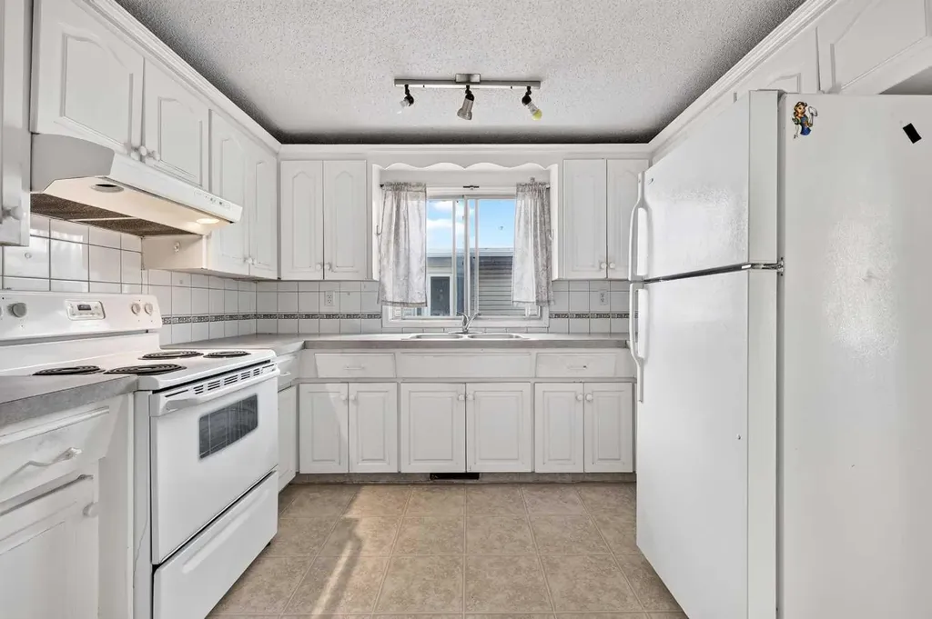 42 Huntford Close NE Calgary AB T2k 3Y6