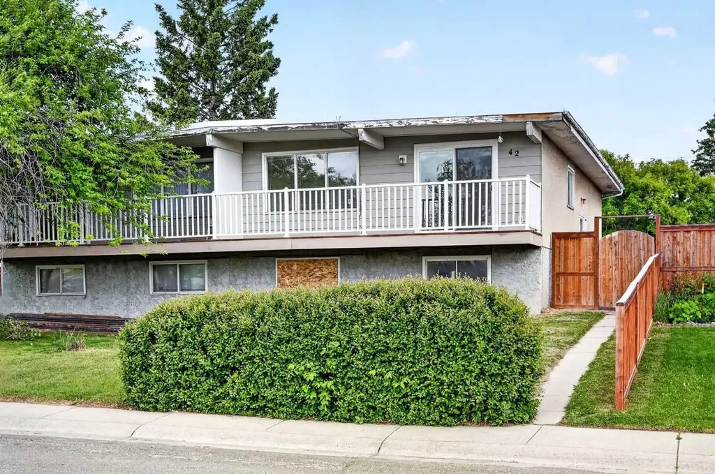 42 Huntford Close NE Calgary AB T2k 3Y6