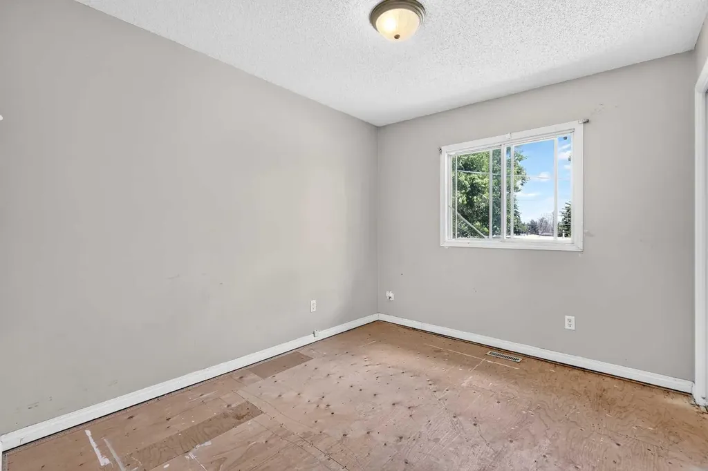 42 Huntford Close NE Calgary AB T2k 3Y6