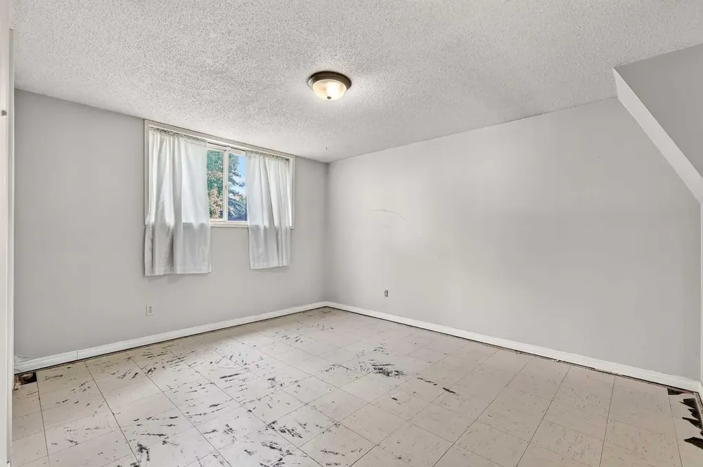 42 Huntford Close NE Calgary AB T2k 3Y6