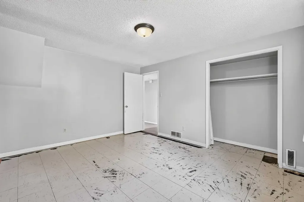 42 Huntford Close NE Calgary AB T2k 3Y6