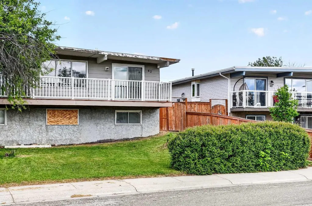 42 Huntford Close NE Calgary AB T2k 3Y6