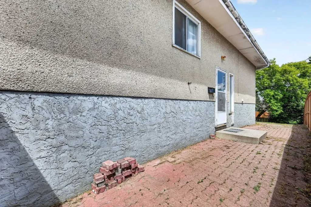 42 Huntford Close NE Calgary AB T2k 3Y6