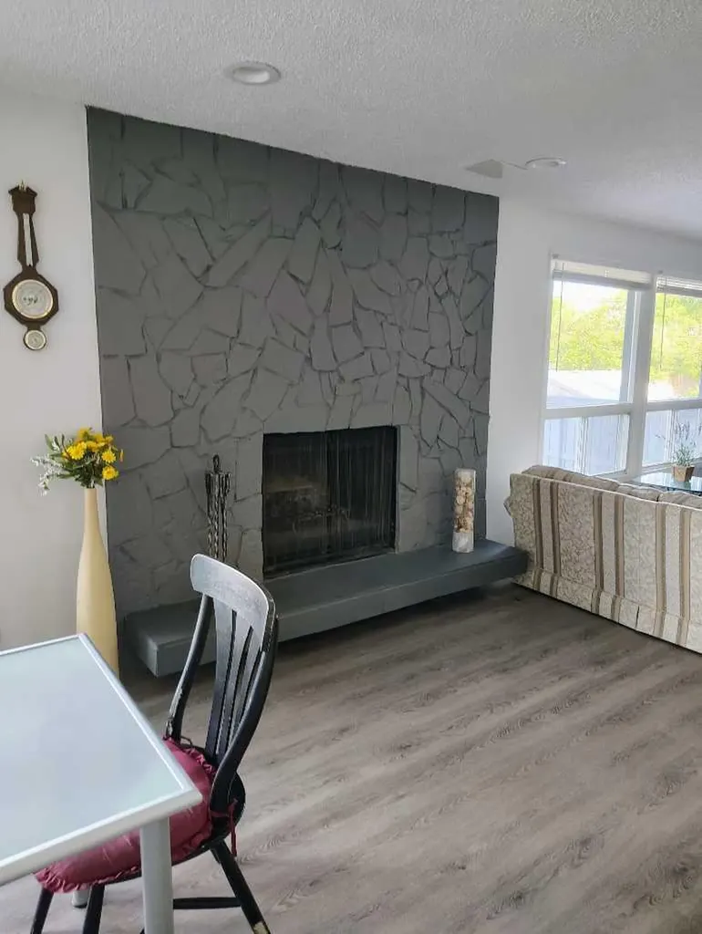 2457 22a Street NW Calgary AB T2M 3X8