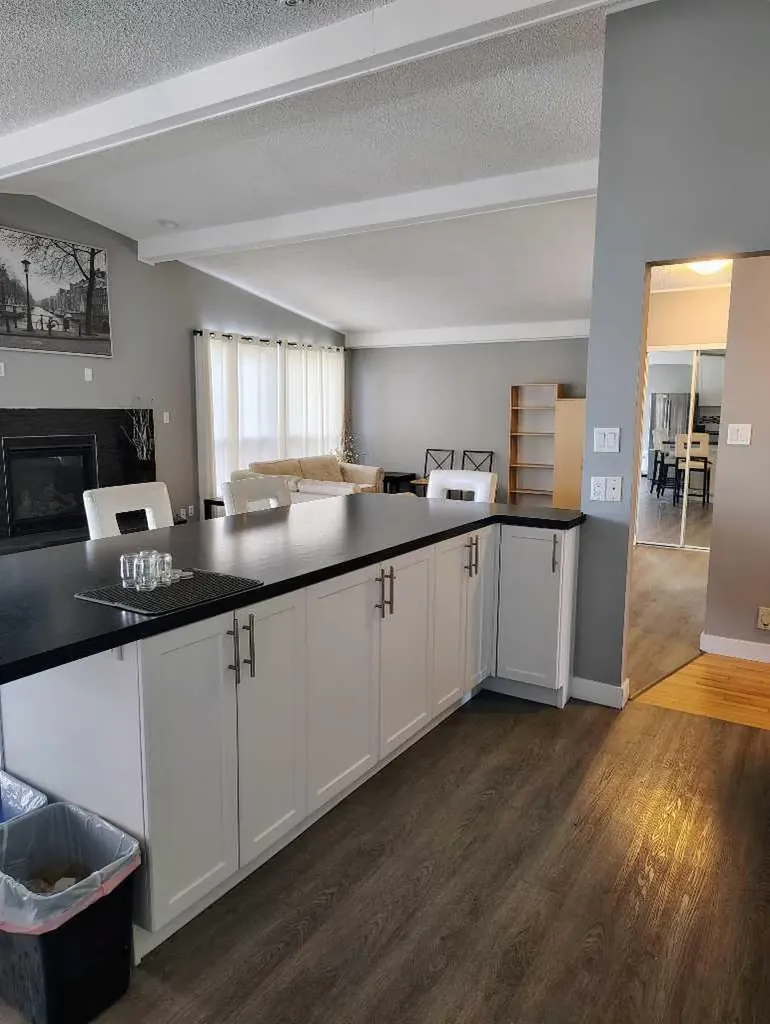 2457 22a Street NW Calgary AB T2M 3X8