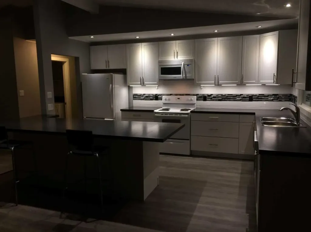 2457 22a Street NW Calgary AB T2M 3X8