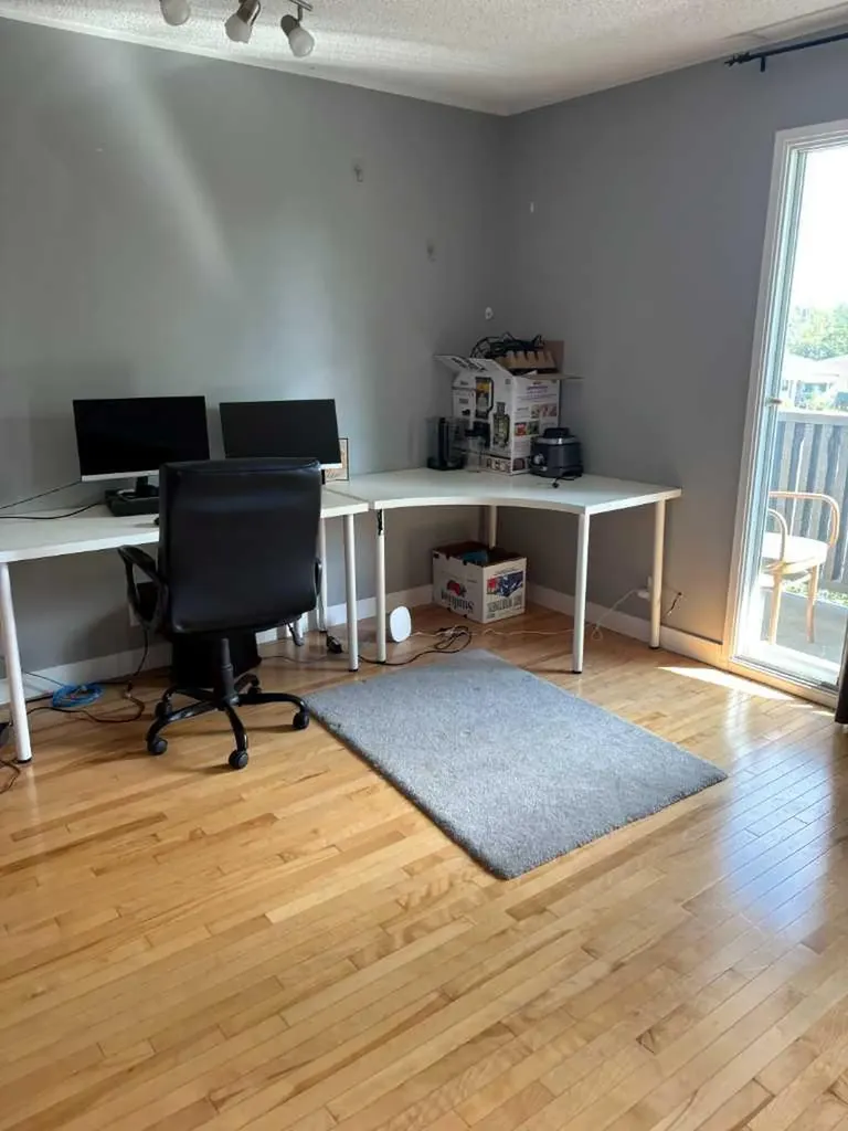2457 22a Street NW Calgary AB T2M 3X8