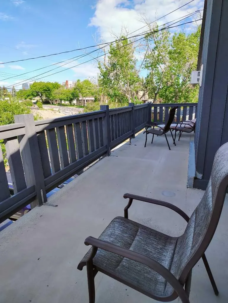 2457 22a Street NW Calgary AB T2M 3X8