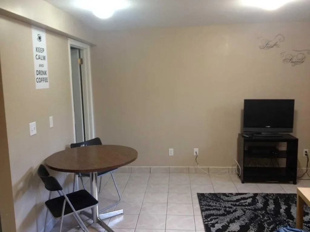 2457 22a Street NW Calgary AB T2M 3X8