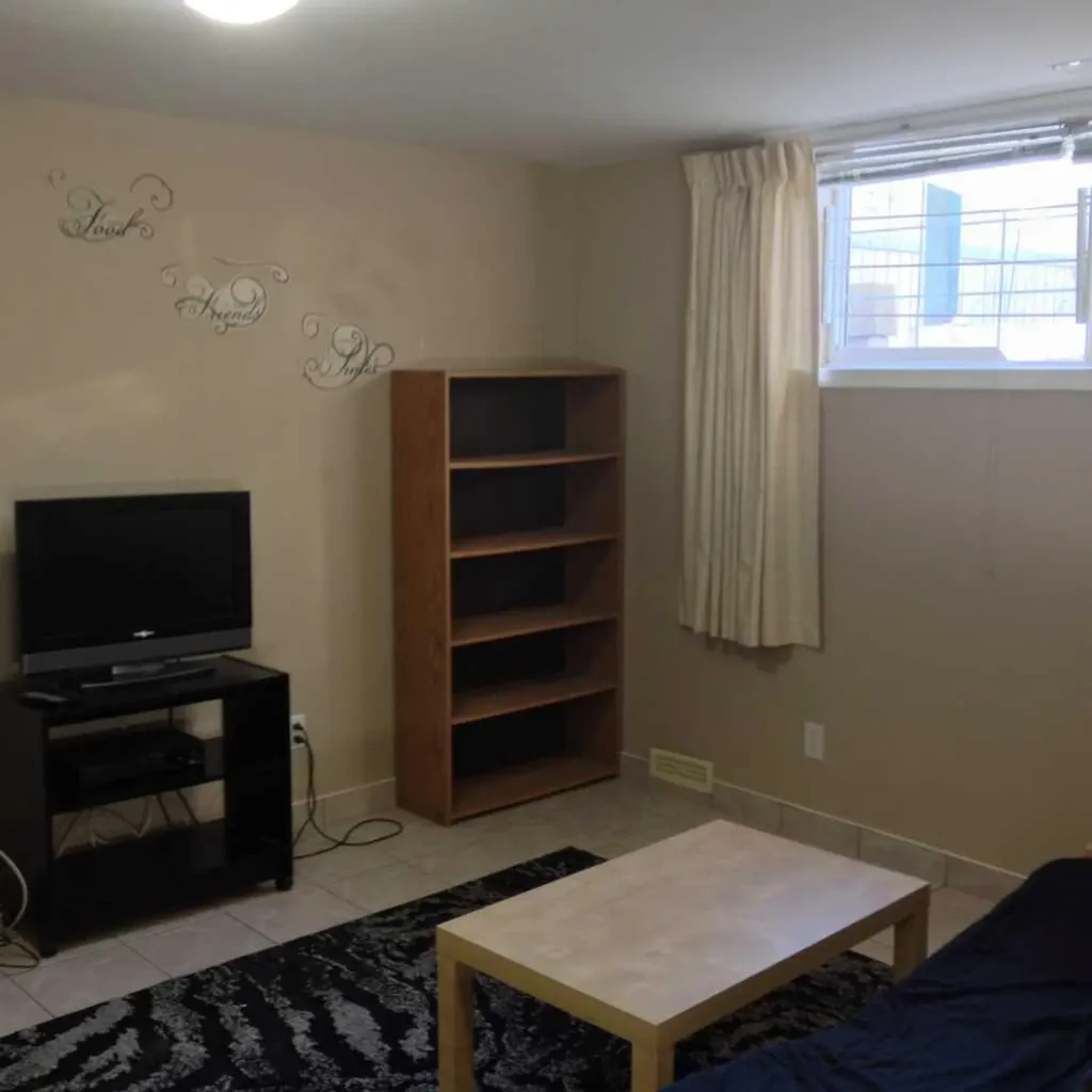 2457 22a Street NW Calgary AB T2M 3X8