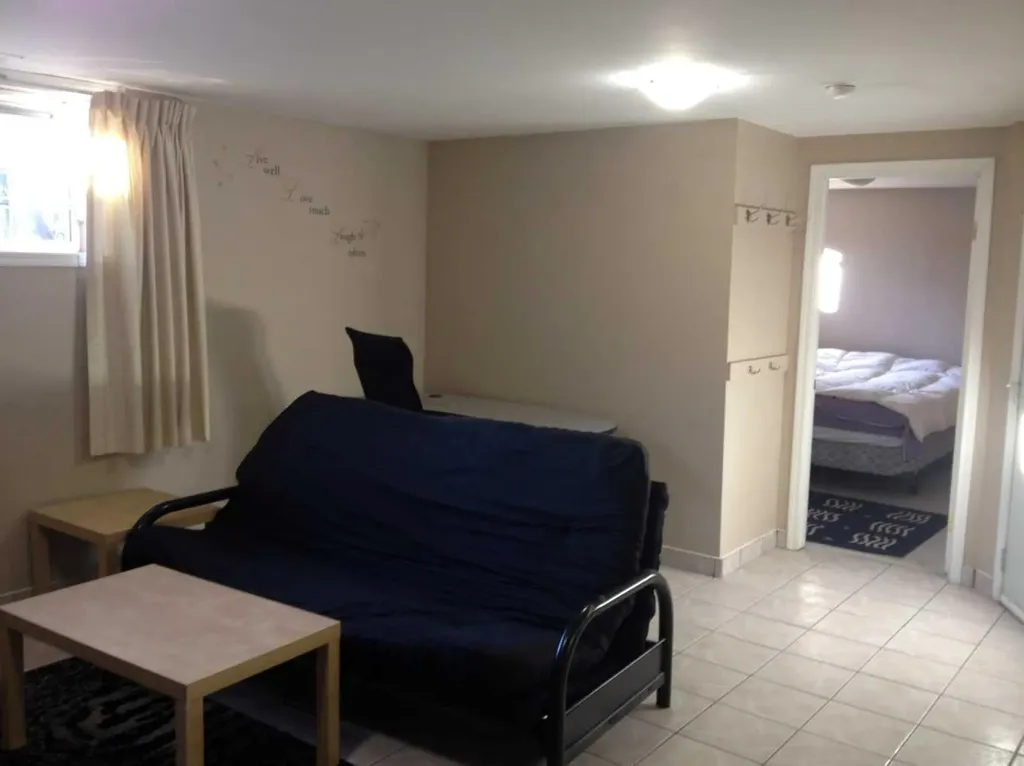 2457 22a Street NW Calgary AB T2M 3X8