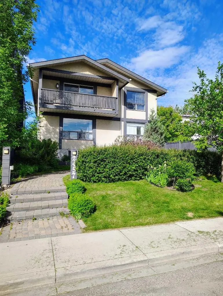 2457 22a Street NW Calgary AB T2M 3X8