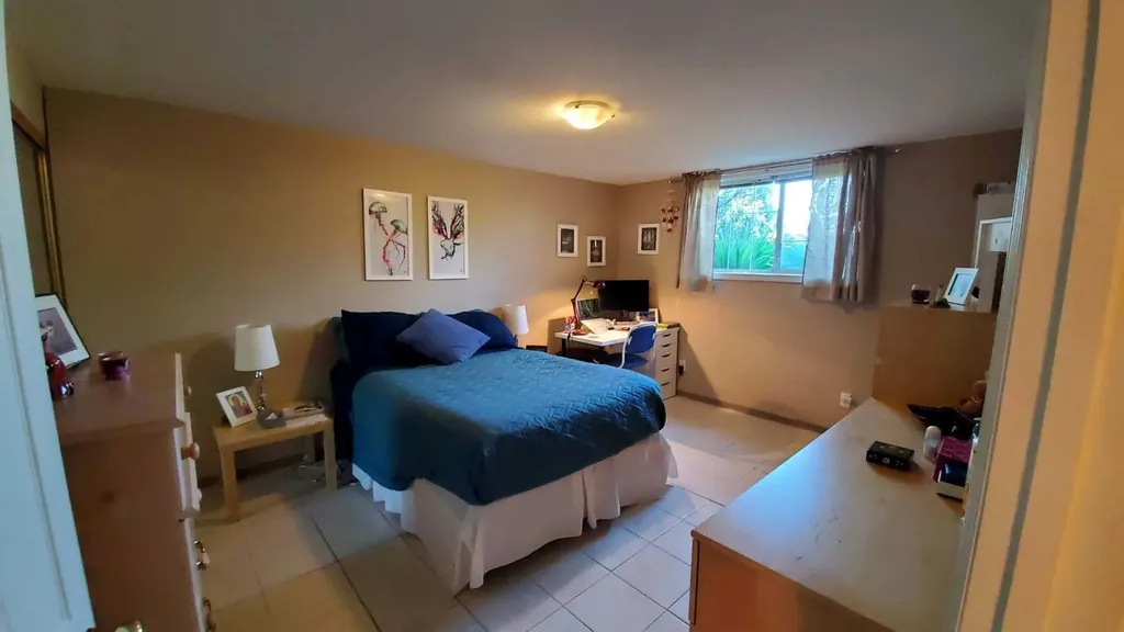 2457 22a Street NW Calgary AB T2M 3X8