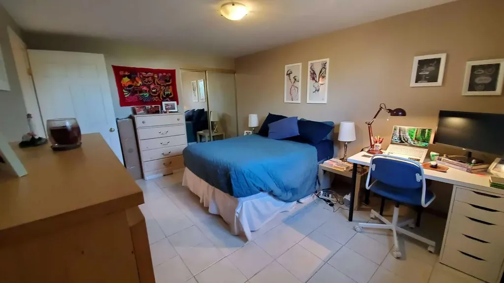 2457 22a Street NW Calgary AB T2M 3X8