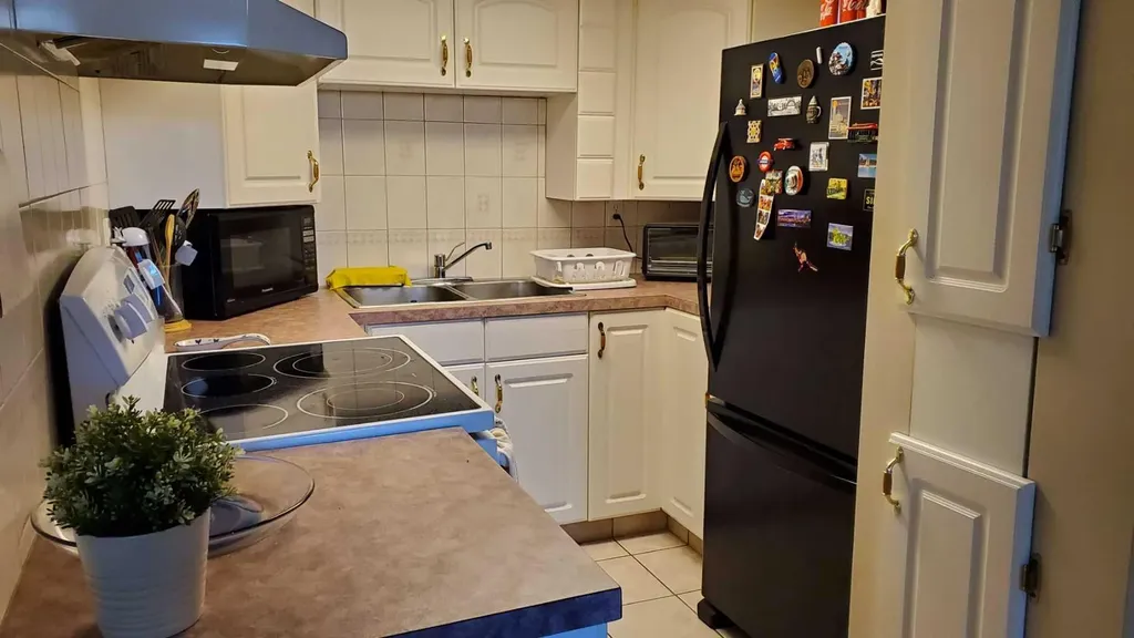 2457 22a Street NW Calgary AB T2M 3X8