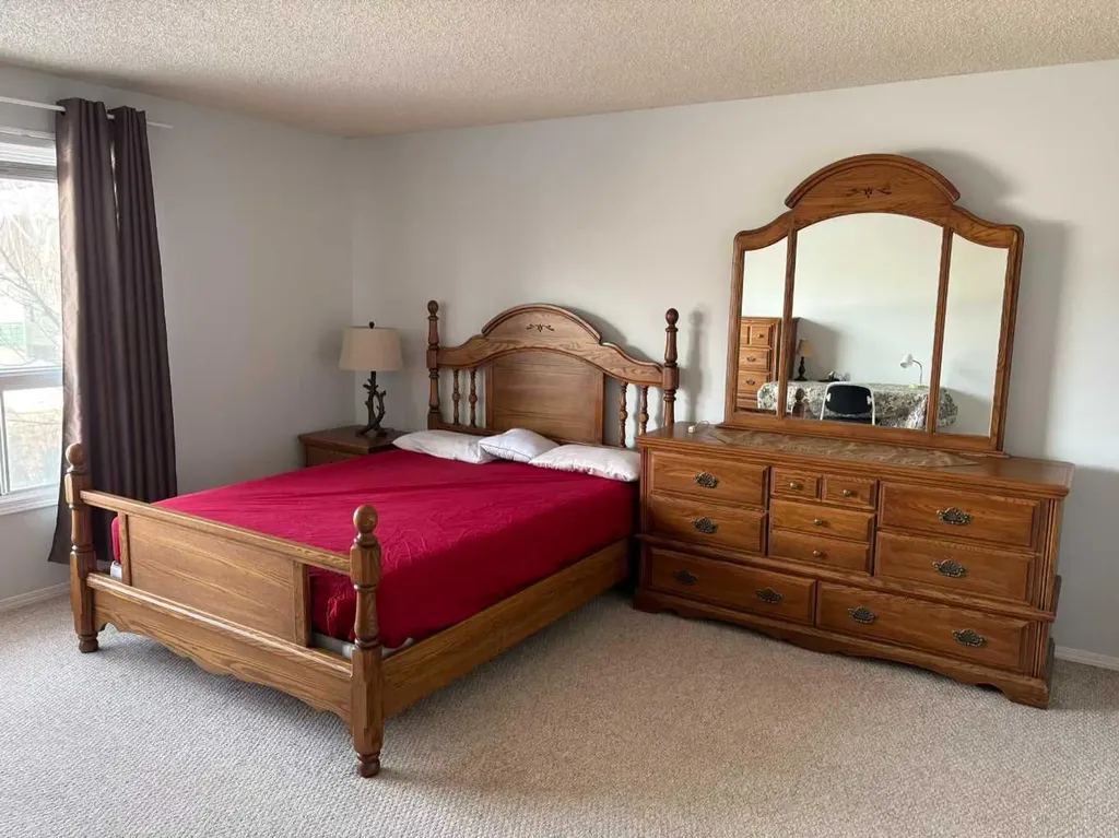 2457 22a Street NW Calgary AB T2M 3X8