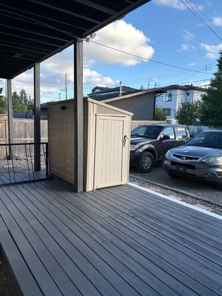 2457 22a Street NW Calgary AB T2M 3X8