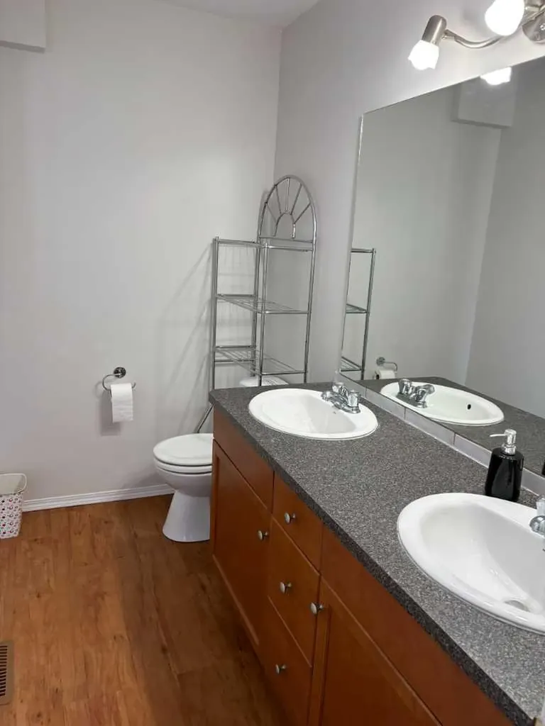 2457 22a Street NW Calgary AB T2M 3X8