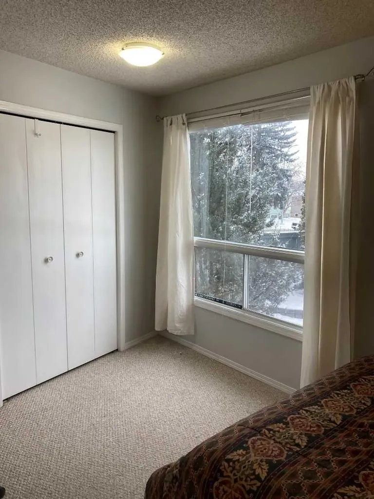 2457 22a Street NW Calgary AB T2M 3X8