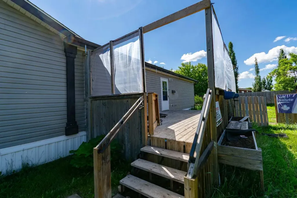 6013 54 Ave Close Stettler AB T0C 2L2