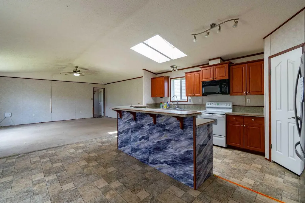 6013 54 Ave Close Stettler AB T0C 2L2