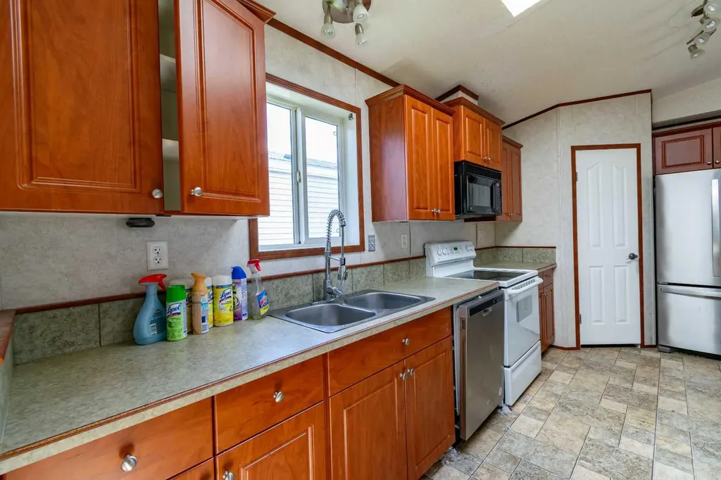 6013 54 Ave Close Stettler AB T0C 2L2