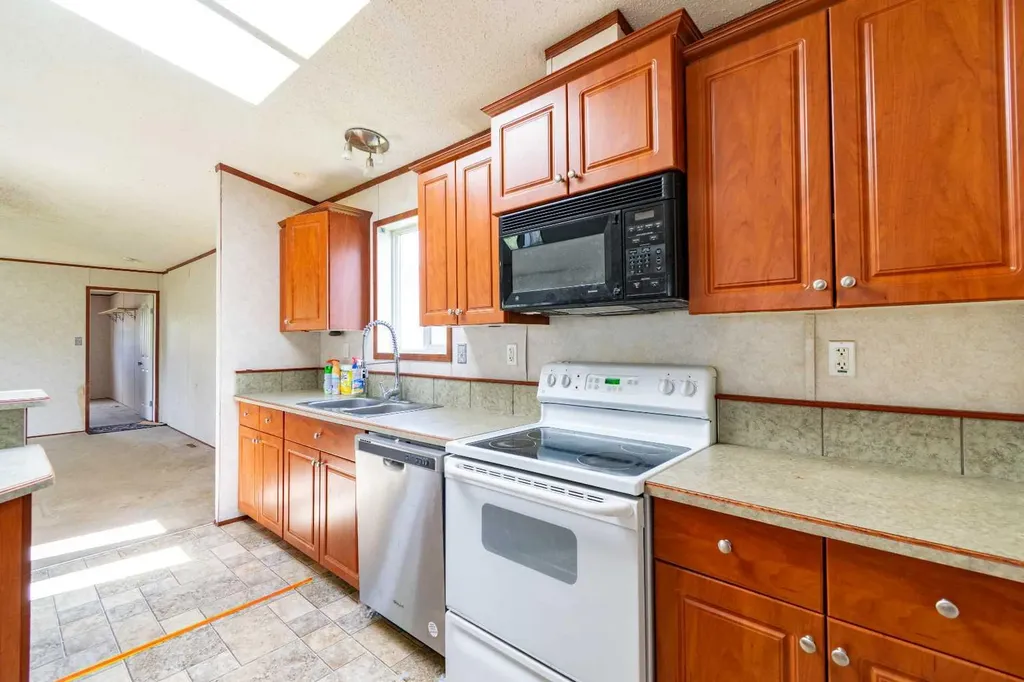 6013 54 Ave Close Stettler AB T0C 2L2