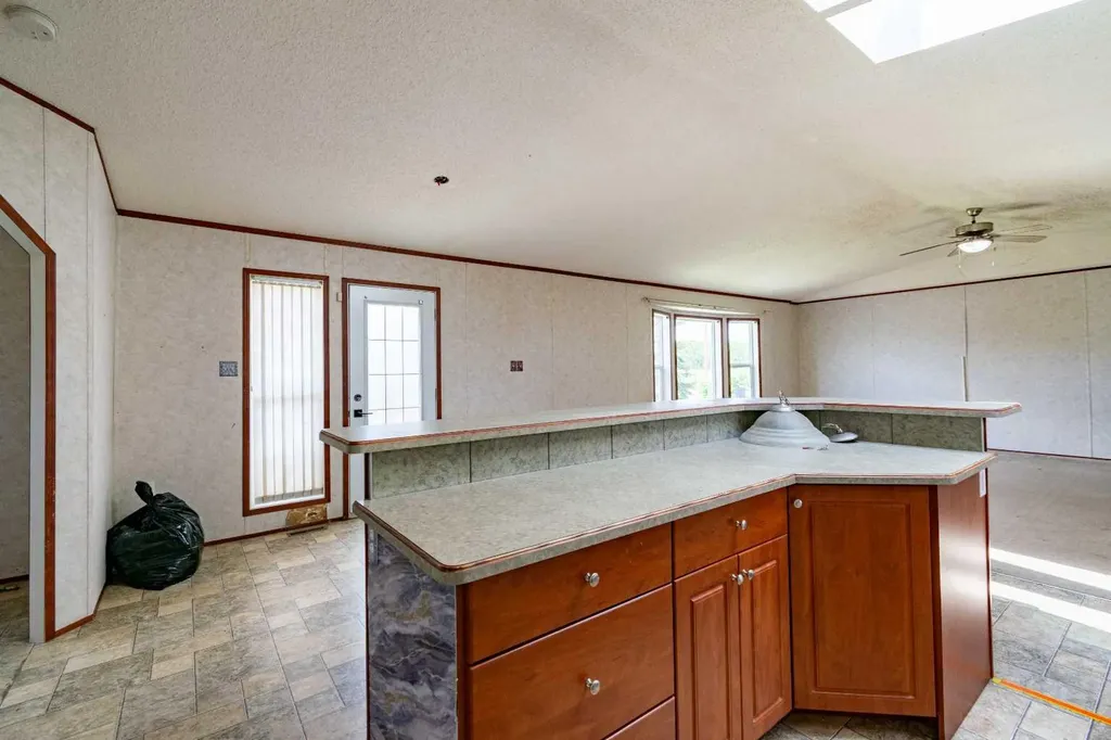 6013 54 Ave Close Stettler AB T0C 2L2