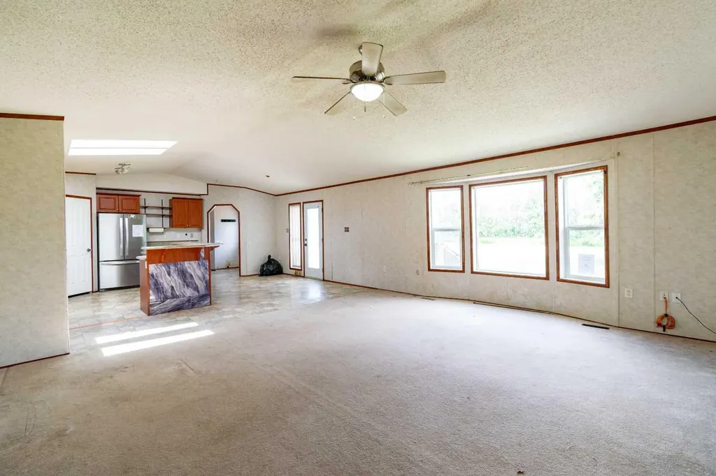 6013 54 Ave Close Stettler AB T0C 2L2