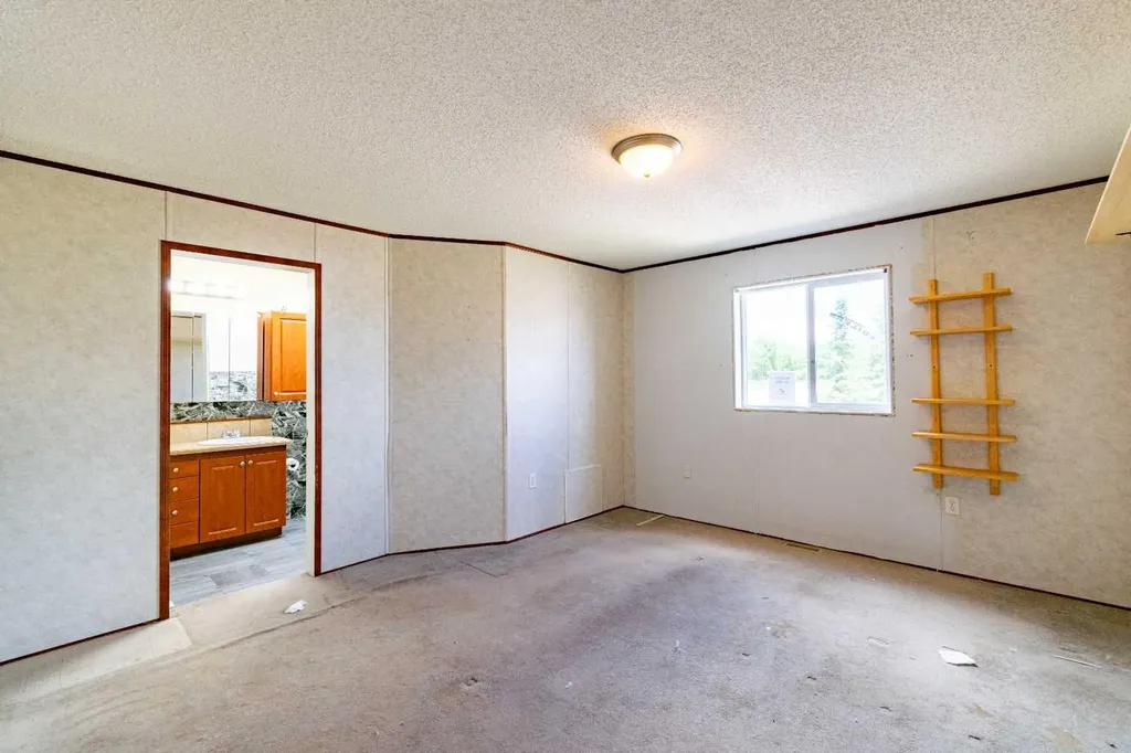 6013 54 Ave Close Stettler AB T0C 2L2