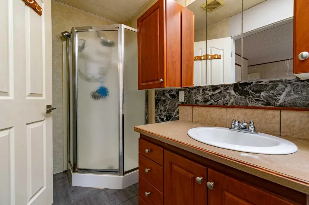 6013 54 Ave Close Stettler AB T0C 2L2