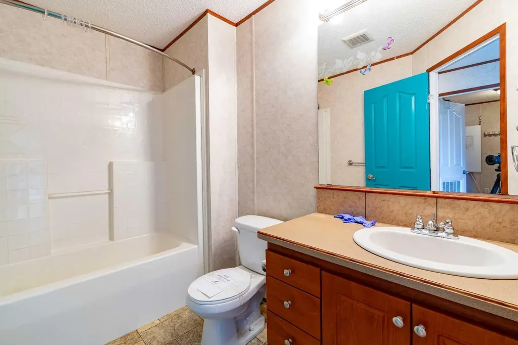 6013 54 Ave Close Stettler AB T0C 2L2