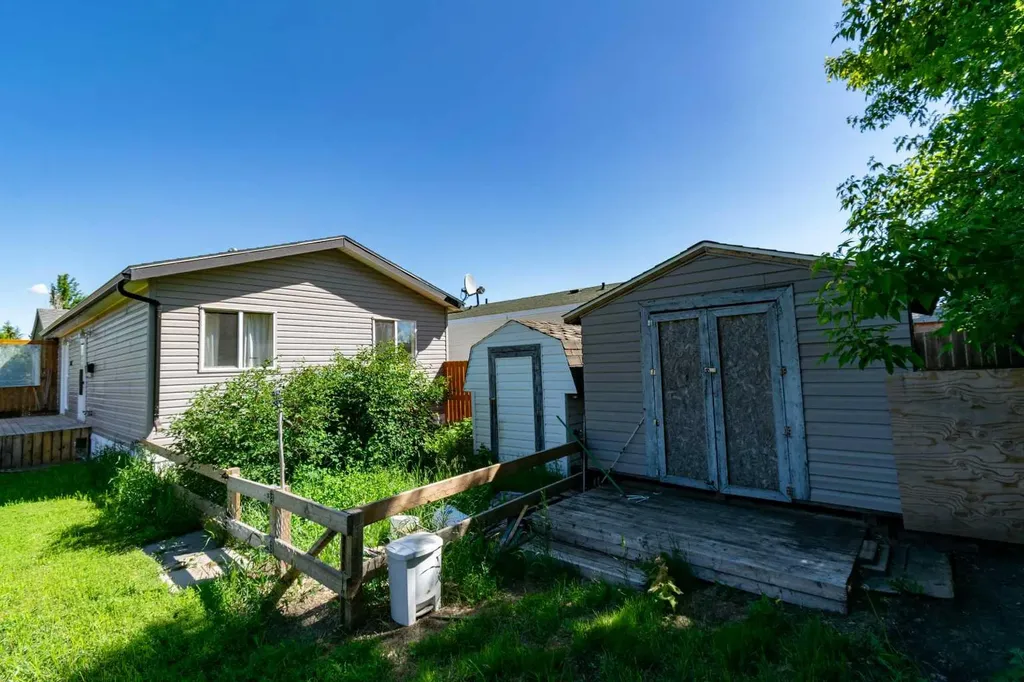 6013 54 Ave Close Stettler AB T0C 2L2