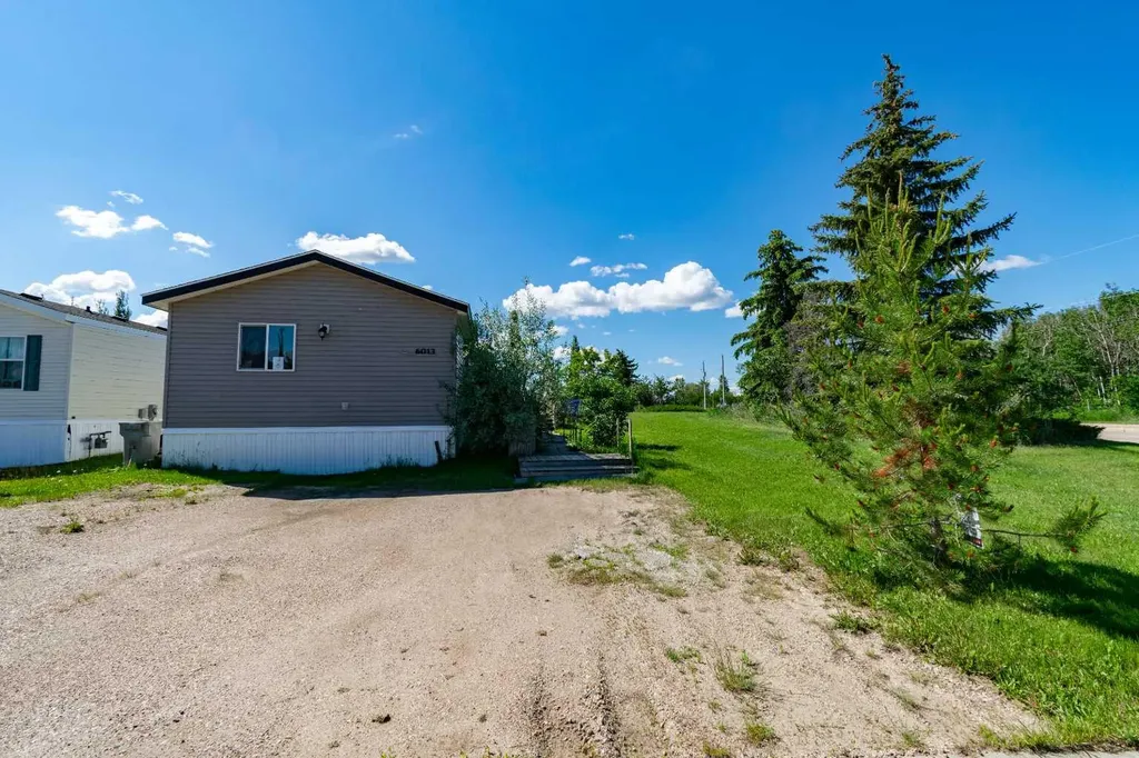 6013 54 Ave Close Stettler AB T0C 2L2