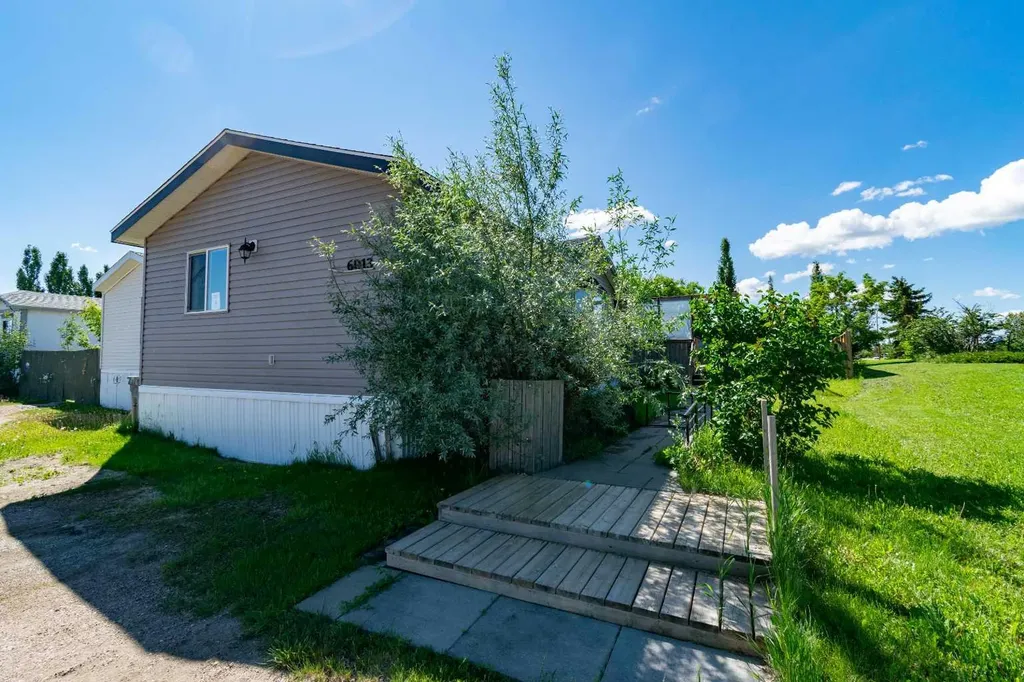 6013 54 Ave Close Stettler AB T0C 2L2