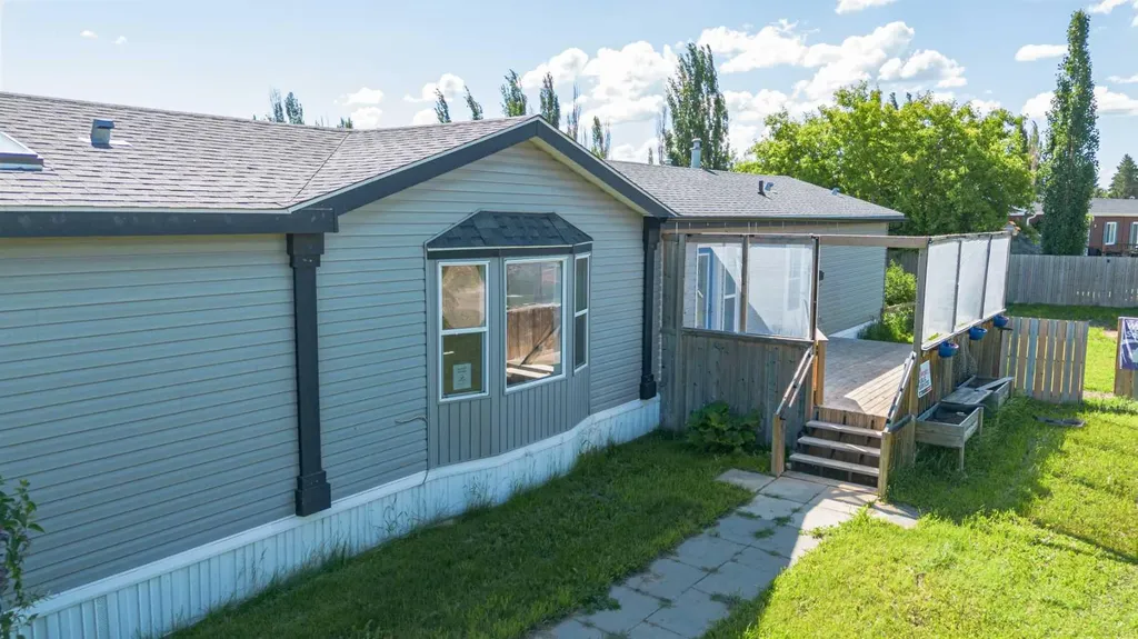 6013 54 Ave Close Stettler AB T0C 2L2