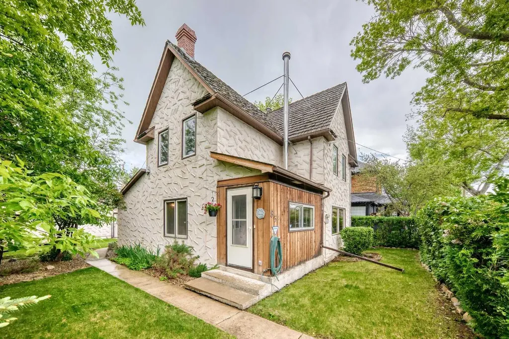 85 Elma Street W Okotoks AB T1S 1J9