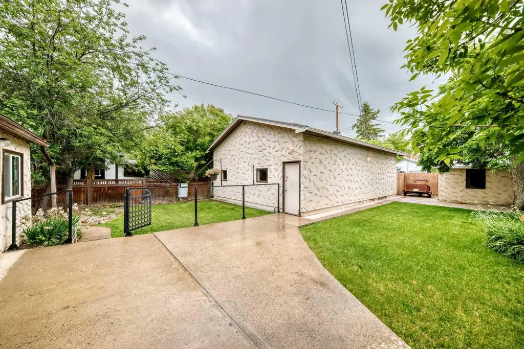 85 Elma Street W Okotoks AB T1S 1J9
