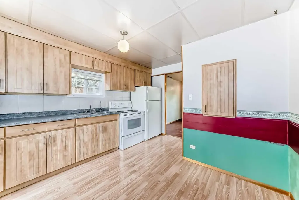 85 Elma Street W Okotoks AB T1S 1J9