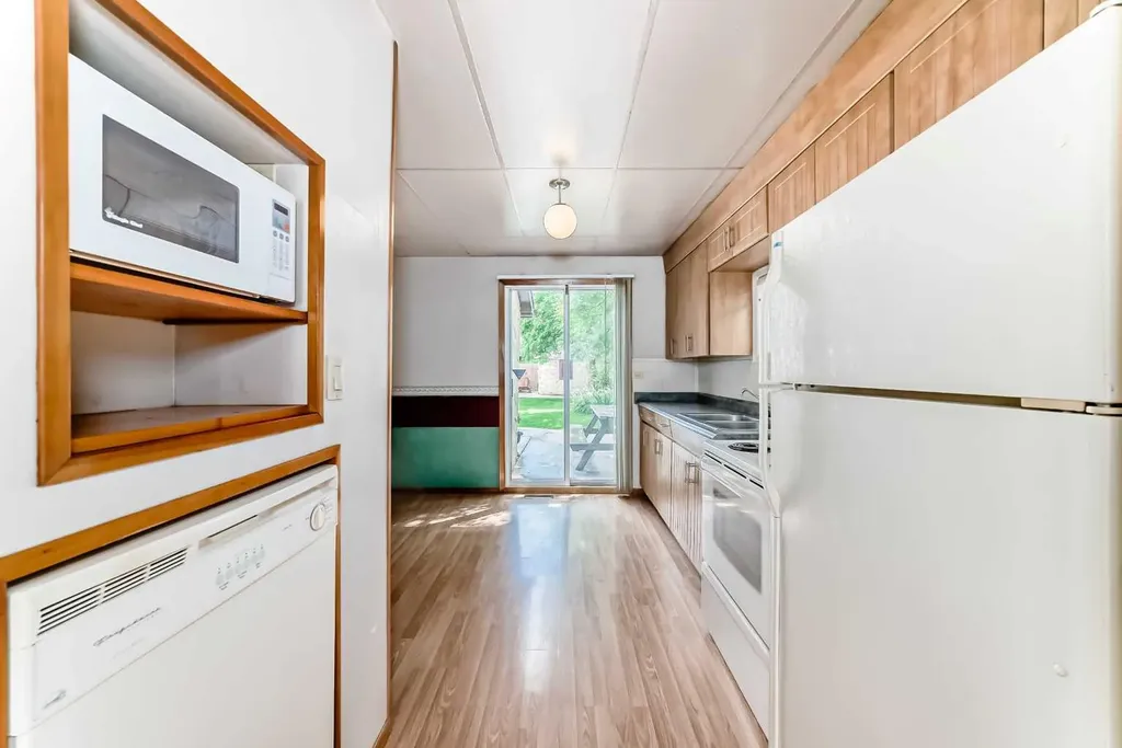 85 Elma Street W Okotoks AB T1S 1J9