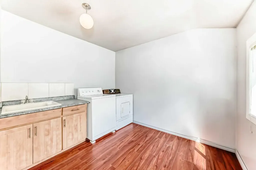 85 Elma Street W Okotoks AB T1S 1J9